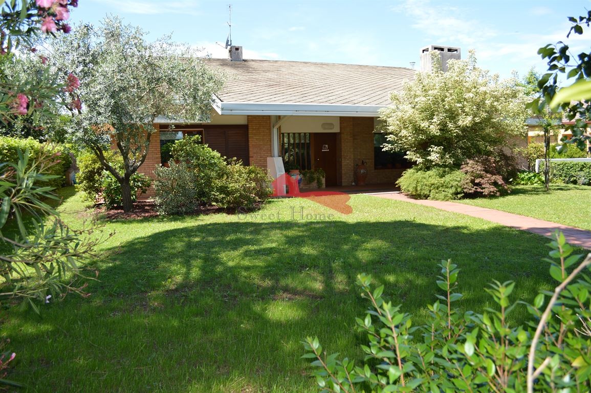 VILLA DI PRESTIGIO - UDINE VILLAGGIO PRIMAVERA